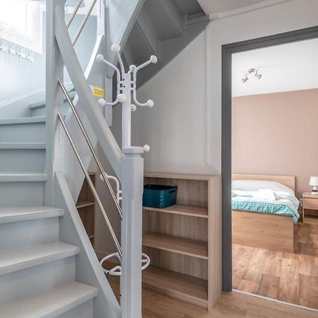 Ideally Located Furnished Townhouse With 3 Bedrooms Parking & Garden 阿讷西 外观 照片