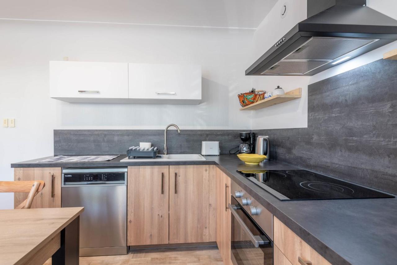 Ideally Located Furnished Townhouse With 3 Bedrooms Parking & Garden 阿讷西 外观 照片