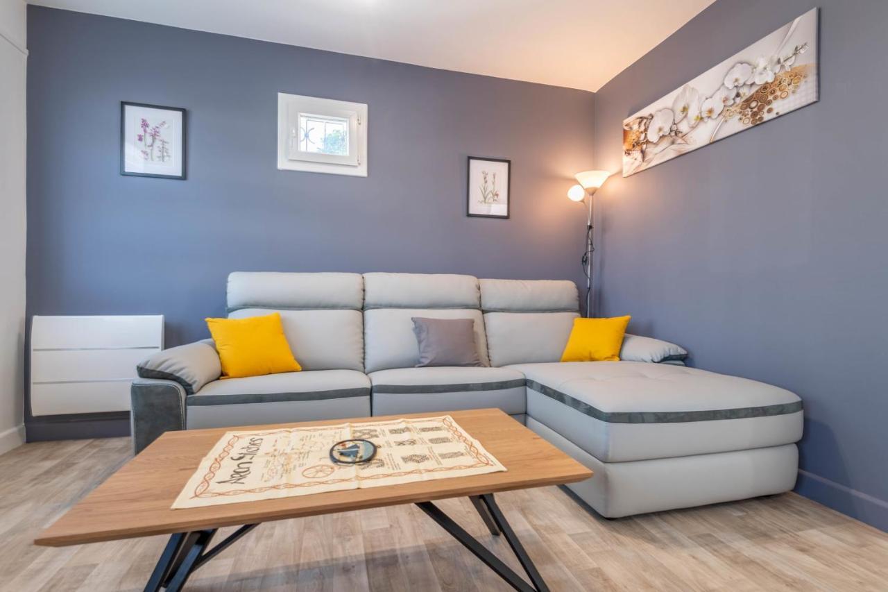 Ideally Located Furnished Townhouse With 3 Bedrooms Parking & Garden 阿讷西 外观 照片