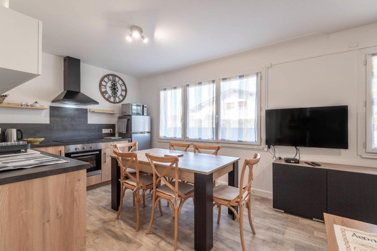 Ideally Located Furnished Townhouse With 3 Bedrooms Parking & Garden 阿讷西 外观 照片