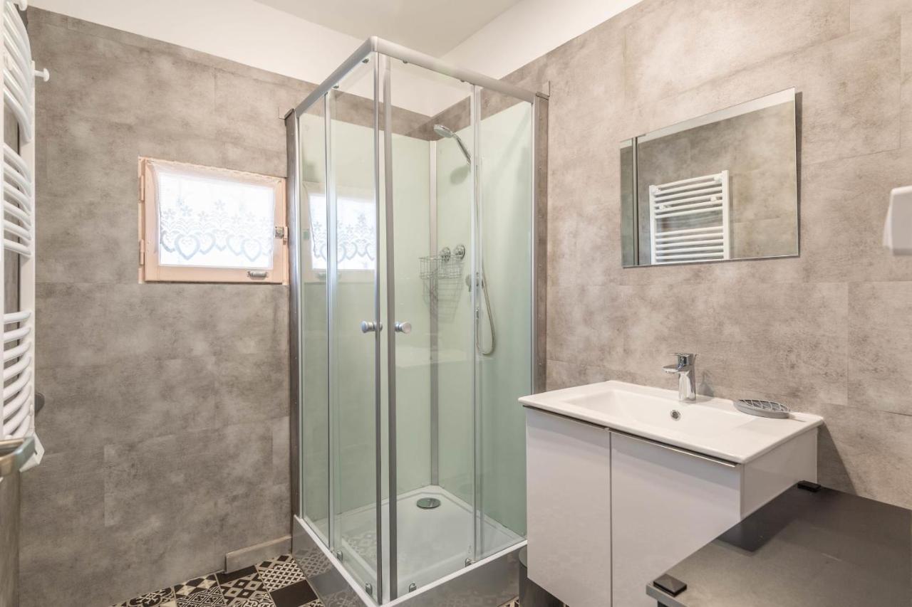 Ideally Located Furnished Townhouse With 3 Bedrooms Parking & Garden 阿讷西 外观 照片