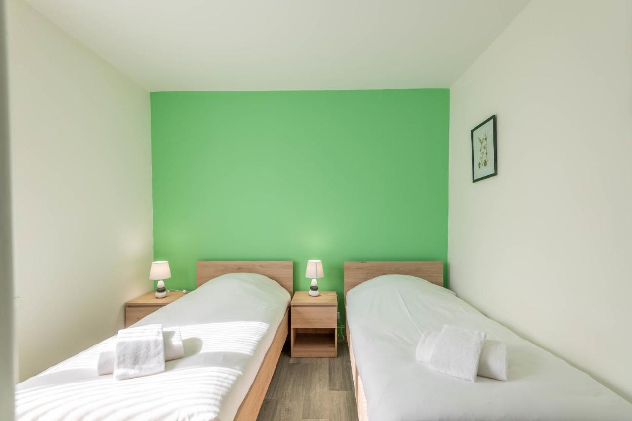 Ideally Located Furnished Townhouse With 3 Bedrooms Parking & Garden 阿讷西 外观 照片