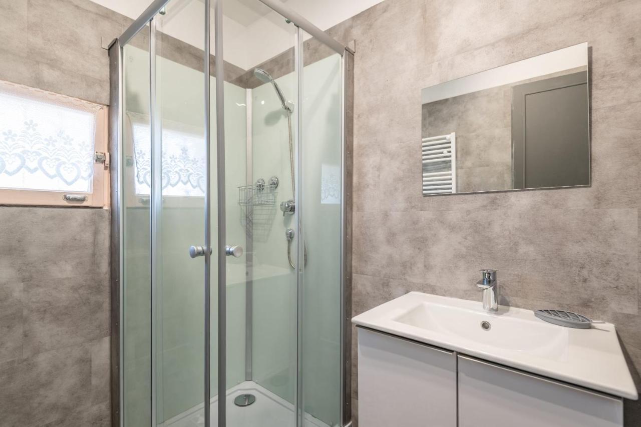 Ideally Located Furnished Townhouse With 3 Bedrooms Parking & Garden 阿讷西 外观 照片