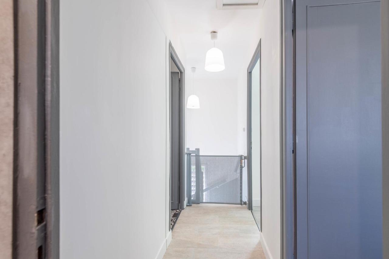 Ideally Located Furnished Townhouse With 3 Bedrooms Parking & Garden 阿讷西 外观 照片